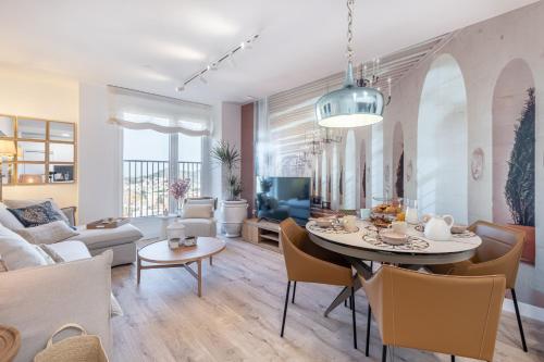 Apartment with City View room in Malaga Skyline 8 Pool & Parking Free
