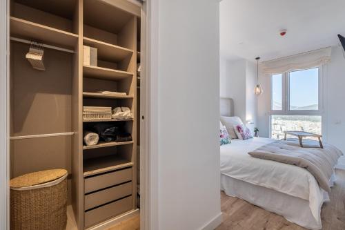 Apartment with City View image 10