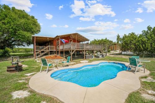 Cedar Point Cabins-Entire Campus in Stephenville, USA