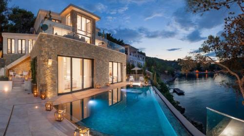Miraculous Brac Villa With Winery and Gym – khách sạn tại Nerezisca