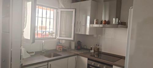 廚房, "LLEGAMOS A CASA" Málaga apartamento ("LLEGAMOS A CASA" Malaga apartamento) in 塔樓港