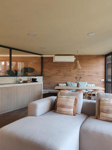 廚房, Girona, verde, relax e Infinity Pool in 日耳曼薩巴特