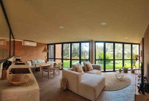 Girona, verde, relax e Infinity Pool in 日耳曼薩巴特