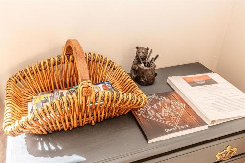 Treetops Retreat Treetops Retreat