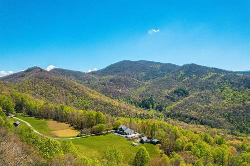 Treetops Retreat Treetops Retreat