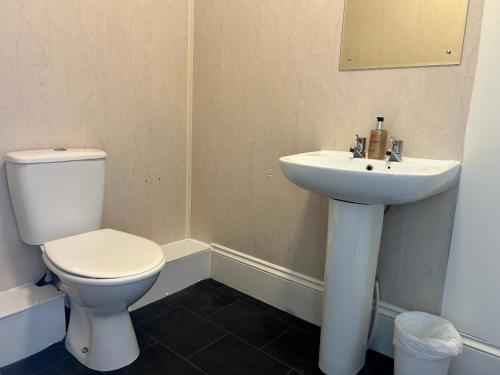 Double Room with Private Bathroom image 1