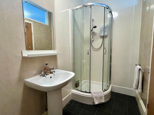 Double Room with Private Bathroom image 2
