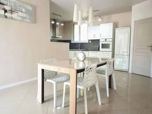 Maison 65m2 calme avec terrasse 4 personnes gîte à louer Le Pas des Lanciers