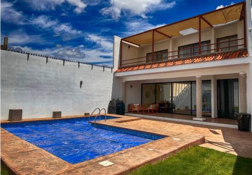 Casa de campo con alberca a 10 min del centro del SLP – khách sạn tại San Nicolas