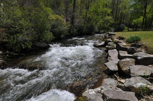Waterfall Hideaway in Bryson City, USA