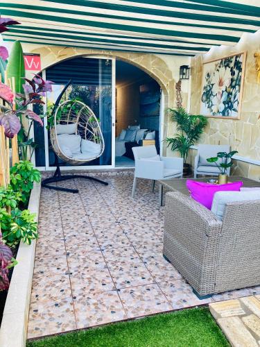 Beachfront Private Apartment in Pueblo Torviscas Sunset Harbour, Tenerife