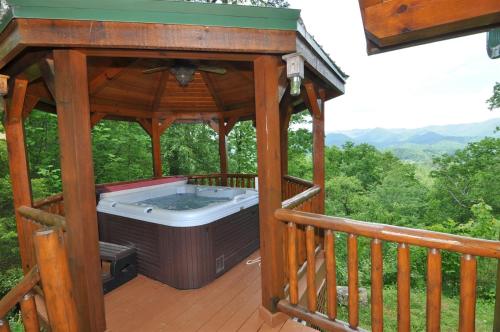 Cherokee Ridge Retreat in Whittier, USA