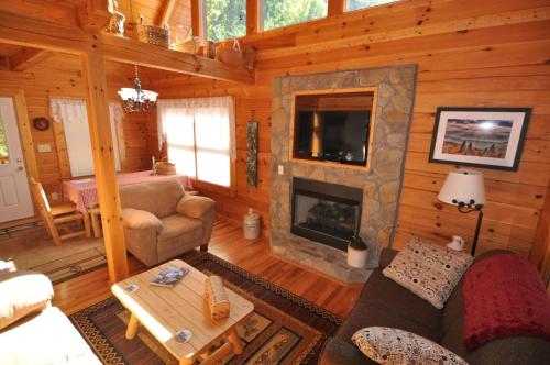 Cherokee Ridge Retreat in Whittier, USA