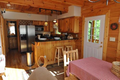 Cherokee Ridge Retreat in Whittier, USA