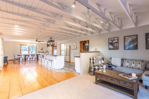 Deer Creek Lodge Deer Creek Lodge