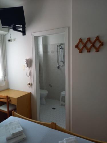 2 twin beds