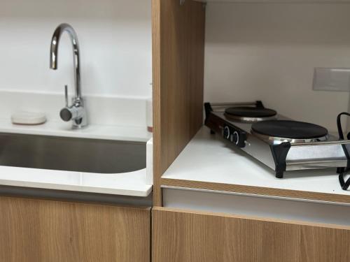 Condo Apt 3BR,2BA, 4mi from SJO Airport, Pool,Gated, Gym in Desamparados