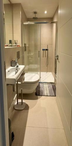 Spacious & light 2bed, 2bath in the heart of Windsor, Windsor (photo 9)