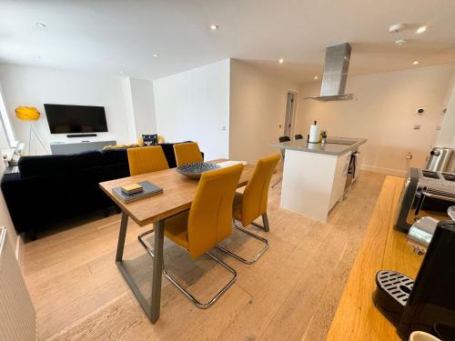 Spacious & light 2bed, 2bath in the heart of Windsor, Windsor (photo 5)