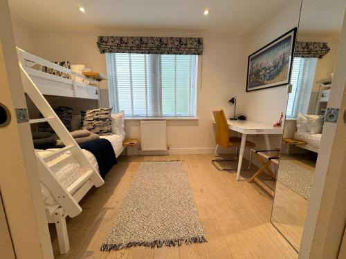 Spacious & light 2bed, 2bath in the heart of Windsor, Windsor (photo 10)