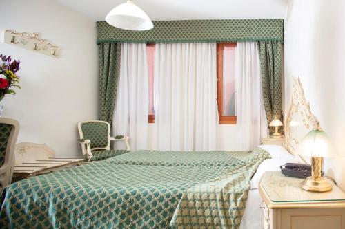 Hotel Commercio & Pellegrino - image 9