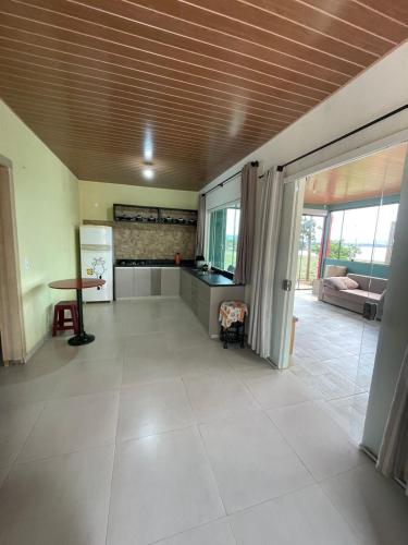 virtuve, Casa com Piscina na Represa de Carlópolis (Casa com Piscina na Represa de Carlopolis) in Carlópolis