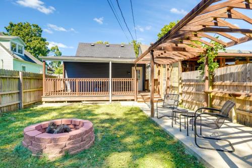 8 Mi to Louisville New Albany Home with Grill! in New Albany, USA