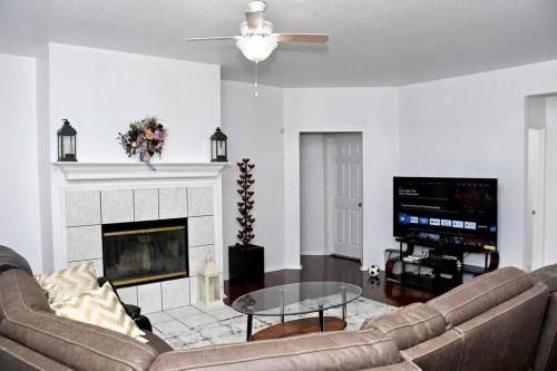 Spacious 4-bedroom house with AC, Wi-Fi superb in the Heart of Arlington, TX! in Johnsons Station, USA