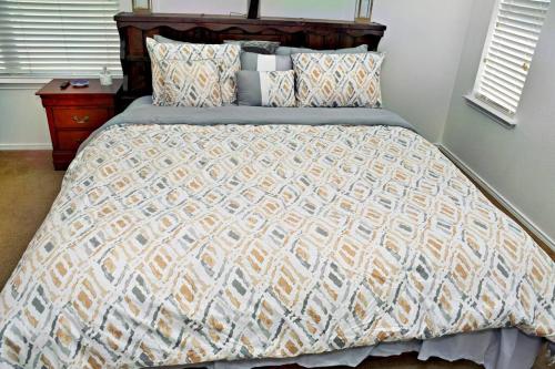 Spacious 4-bedroom house with AC, Wi-Fi superb in the Heart of Arlington, TX! in Johnsons Station, USA