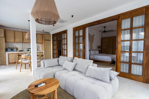 Hanging Gardens Villa by EVDEkimi - Elegant 3BR Jungle oasis with Hammock