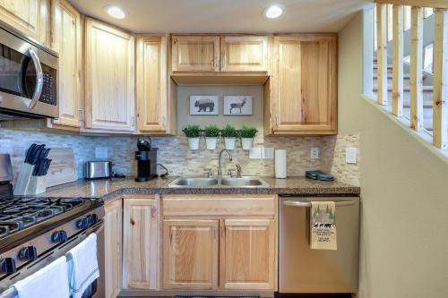 Colorado Cabin Getaway Near Pikes Peak! in Woodland Park, USA