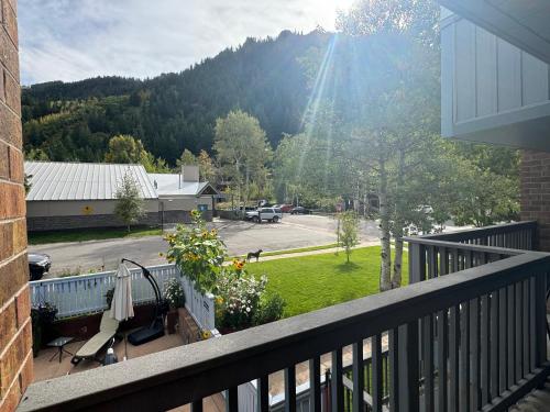 Shadow Mountain Lodge - image 13