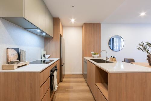 Kjøkken, Oaks Canopy - Boutique 1 & 2 BR Apartments in Woden Valley