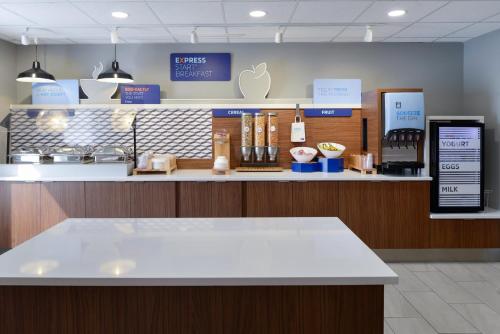 Holiday Inn Express Hotel and Suites Marysville an IHG Hotel - image 33