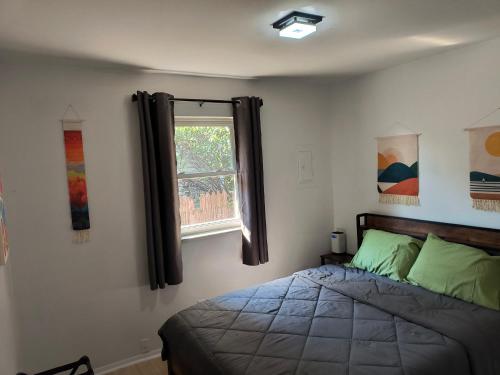 Accessible Art Bungalow in Evansville, USA