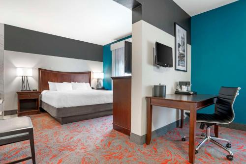 King Suite with Spa Bath - Non-Smoking