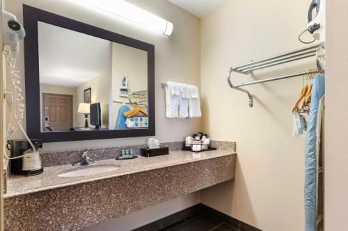 Best Western Van Buren Inn - image 12