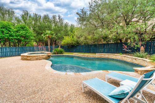 Luxury Home with Outdoor Pool Hot Tub and Yard in Austin, USA