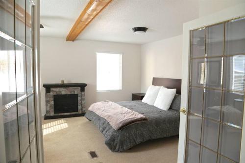 Cabin Escape - Lakefront - Sauna - Firepit - Paddleboards