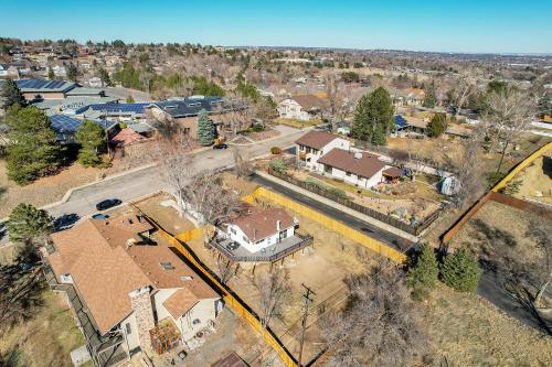 Downtown Arvada Beauty Fully Updated Fenced Yard 4 Car garage in Arvada, USA