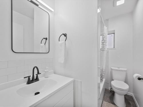 Bloomfield, Shadyside !B Spacious and Bright Private Bedroom with Shared Bathroom in Schenley Heights, USA