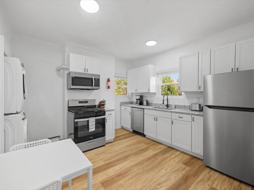 Bloomfield, Shadyside !B Spacious and Bright Private Bedroom with Shared Bathroom in Schenley Heights, USA