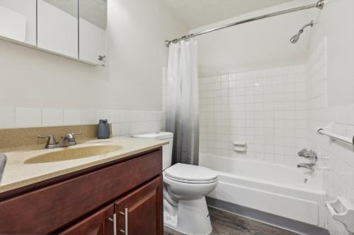 Midtown 3217i Cozy & Comfy I Free Parking in Parma, USA