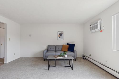 Midtown 3602i Cozy & Comfy I Free Parking in Parma, USA