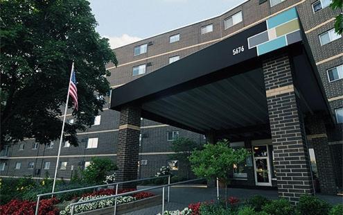 Scenic Towers 3020 I Cozy & Comfy I Free Parking in บรู๊คลิน (โอเอช) 