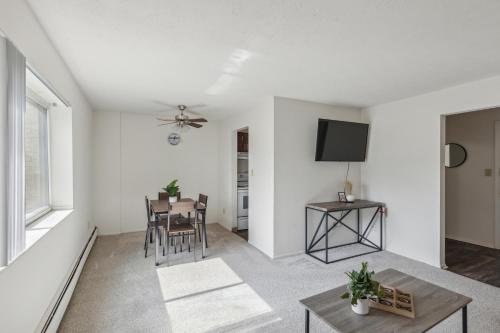 Midtown 3402i Cozy & Comfy I Free Parking thumb 4