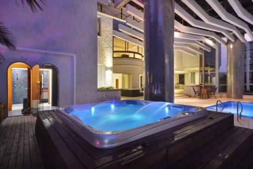 Stunning Luxury Penthouse with SPA and Concierge, Medellín (photo 6)