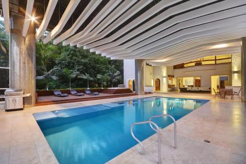 Stunning Luxury Penthouse with SPA and Concierge, Medellín (photo 9)