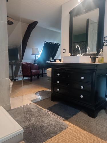 Maison Forestière en Forêt de Tronçais (Maison Forestiere en Foret de Troncais) in 布萊澤