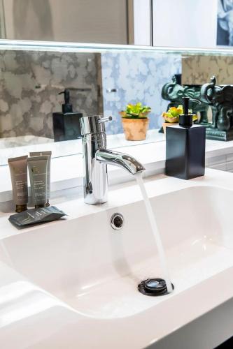 Balinese Charm meets Resort Living in Inner Sydney - image 10